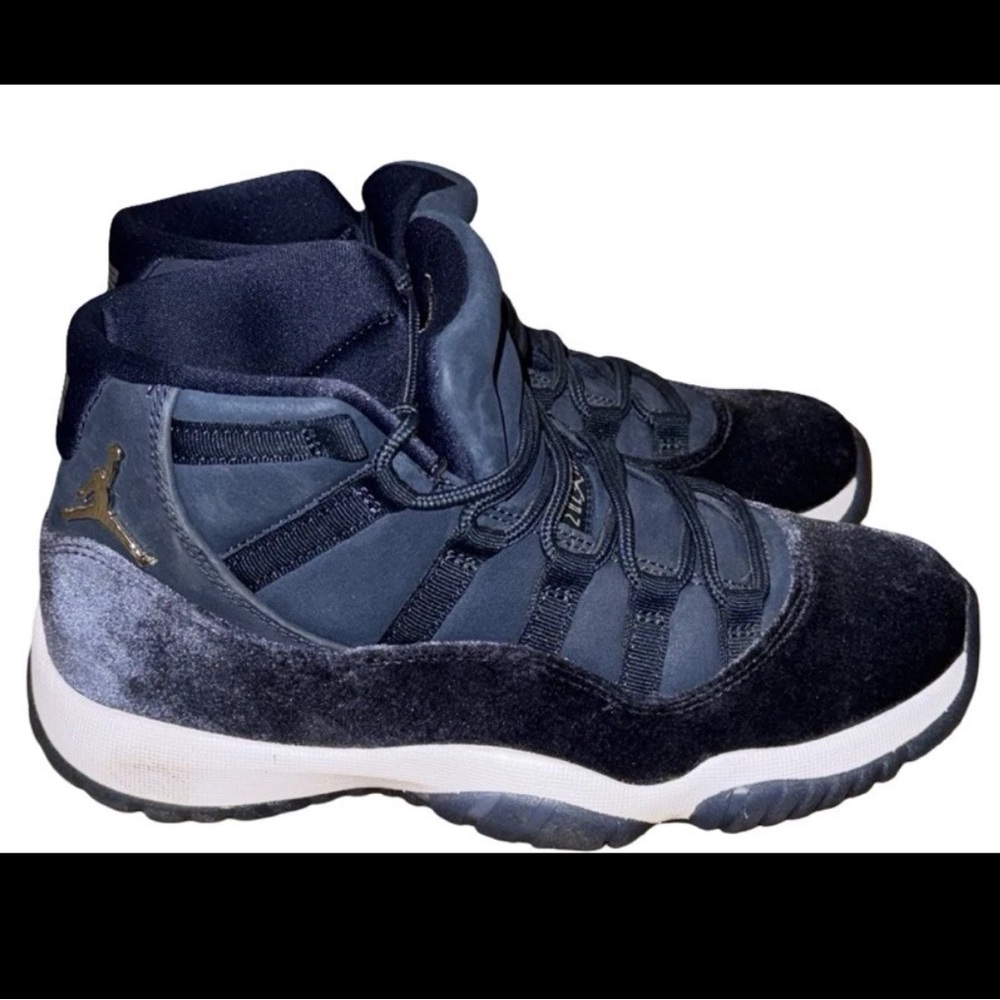 Air Jordan 11 women’s sneaker midnight navy